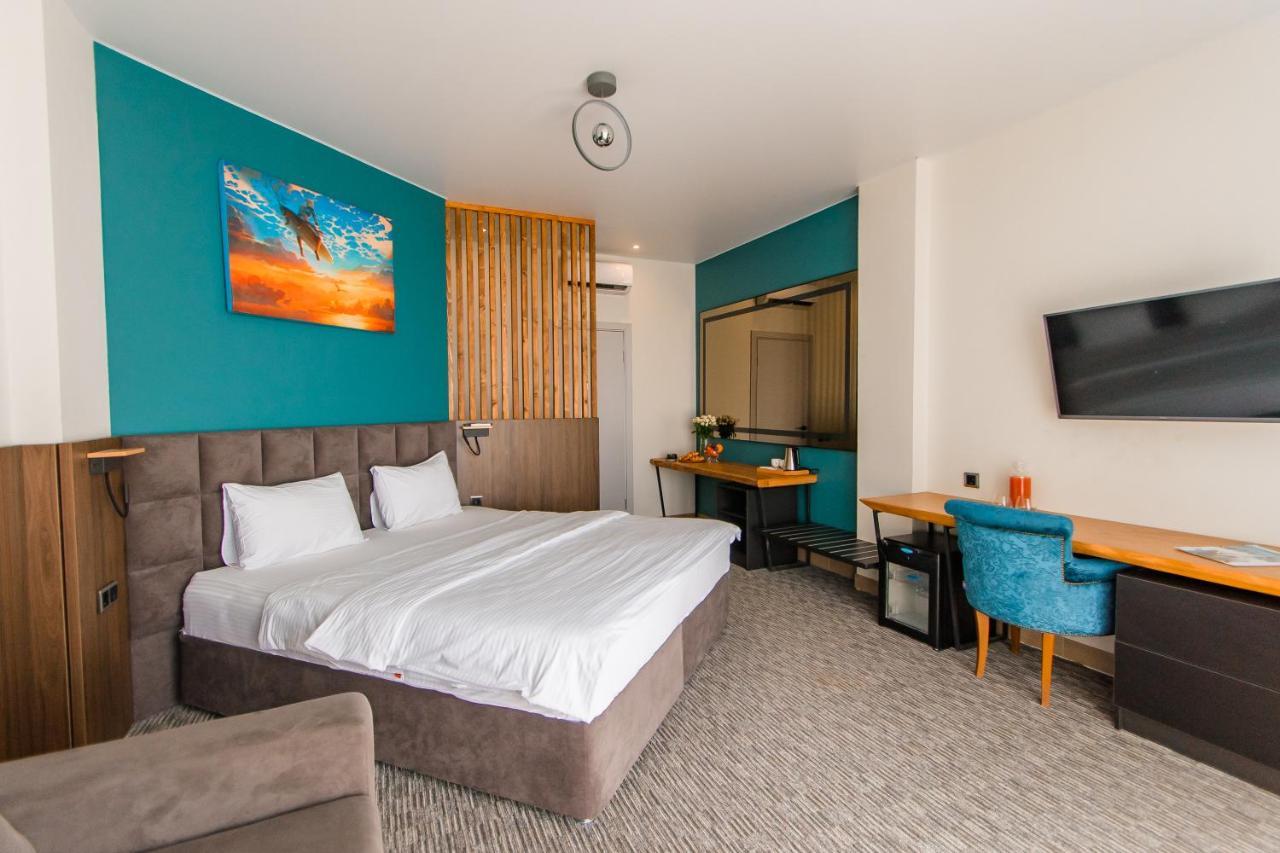 Aquamarine Family Club Hotel Gagra Bilik gambar